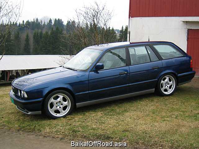 BMW 5 Series Touring 540i  (286Hp) (Автомат)